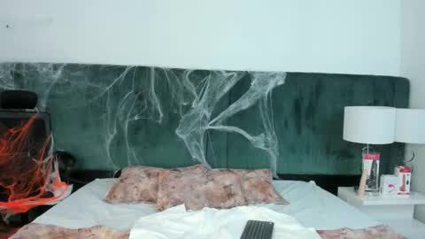 Snapshot of vanessaparis_ chatting on 18, 10, 2025 Vanessa Sexy Paris online show from 18, 10, 2025