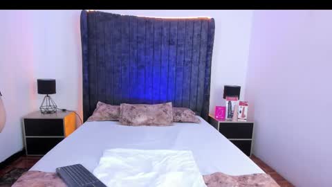 Snapshot of vanessaparis_ chatting on 15, 11, 2025 Vanessa Sexy Paris online show from 15, 11, 2025