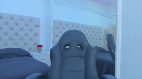 vanessascott_ online show from 23, 4, 2026