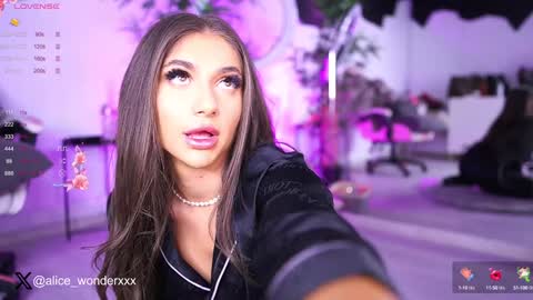 Vanessa Simon online show from 2, 2, 2025