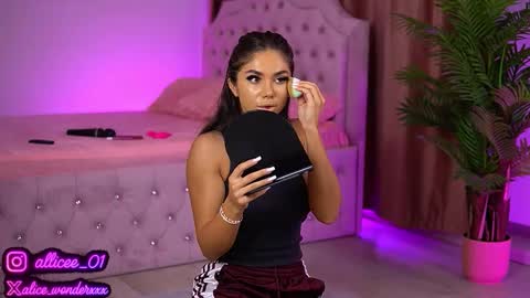 Vanessa Simon online show from 19, 9, 2025