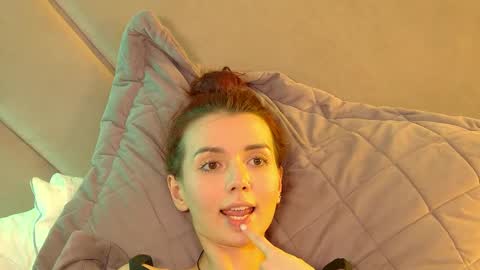 Snapshot of vanessavienne chatting on 8, 6, 2026 VanessaVienne online show from 8, 6, 2026
