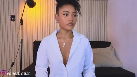 Snapshot of vanestrauss chatting on 25, 5, 2026 New account follow me online show from 25, 5, 2026