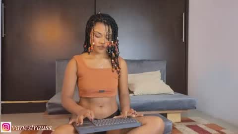 Snapshot of vanestrauss chatting on 22, 7, 2026 New account follow me online show from 22, 7, 2026