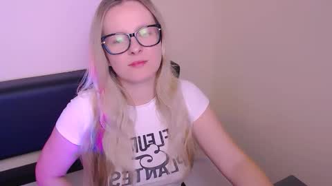 Mia online show from 4, 10, 2025