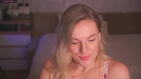 Snapshot of vanille_mystery chatting on 1, 5, 2026 Sophie online show from 1, 5, 2026