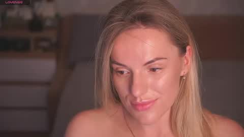 Snapshot of vanille_mystery chatting on 1, 6, 2026 Sophie online show from 1, 6, 2026