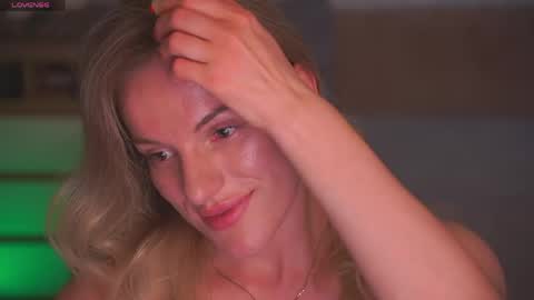 Snapshot of vanille_mystery chatting on 9, 6, 2026 Sophie online show from 9, 6, 2026