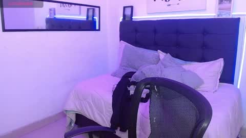 Snapshot of vannesweet_ chatting on 8, 11, 2025 vane online show from 8, 11, 2025