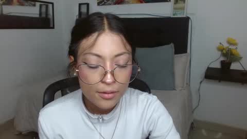 Snapshot of vannesweet_ chatting on 14, 11, 2025 vane online show from 14, 11, 2025