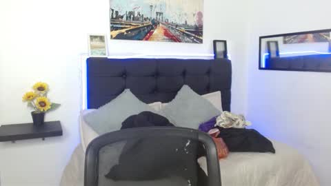 Snapshot of vannesweet_ chatting on 2, 12, 2025 vane online show from 2, 12, 2025