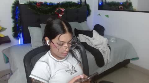 Snapshot of vannesweet_ chatting on 21, 12, 2025 vane online show from 21, 12, 2025