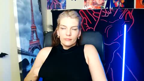 Snapshot of vanrey_ chatting on 27, 5, 2026 Vanessa online show from 27, 5, 2026