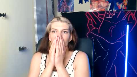 Snapshot of vanrey_ chatting on 8, 6, 2026 Vanessa online show from 8, 6, 2026