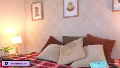 Vee Simons online show from 4, 2, 2026