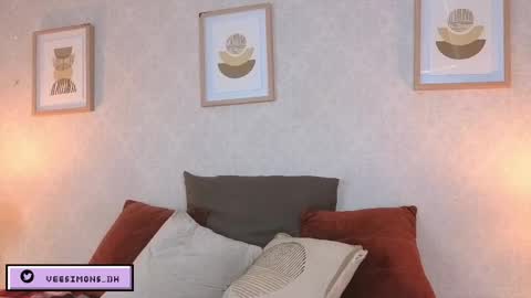 Vee Simons online show from 24, 4, 2026