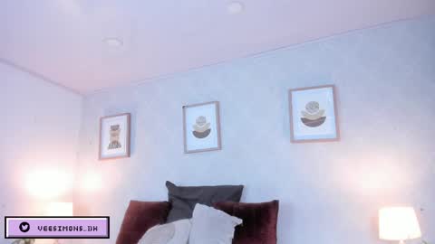 Vee Simons online show from 27, 4, 2026