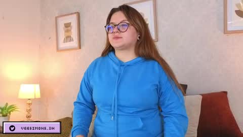 Vee Simons online show from 28, 4, 2026