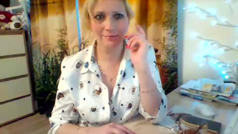 Snapshot of velka_raspberry chatting on 17, 6, 2026 velka_raspberry online show from 17, 6, 2026