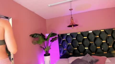 Isabella  online show from 28, 4, 2026