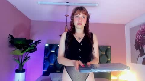 Snapshot of velvet_dreams_ chatting on 9, 6, 2026 Isabella online show from 9, 6, 2026