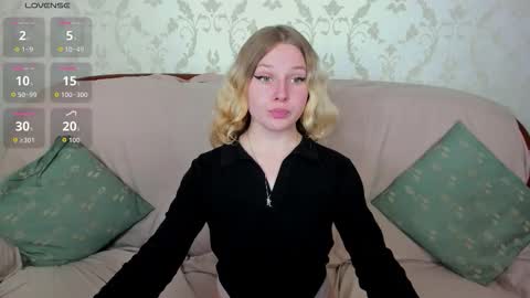 Snapshot of velvet_peach_ chatting on 11, 9, 2025 velvet_peach_ online show from 11, 9, 2025