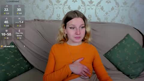 Snapshot of velvet_peach_ chatting on 12, 9, 2025 velvet_peach_ online show from 12, 9, 2025