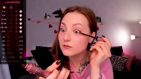 Snapshot of velvetcherry_ chatting on 7, 11, 2025 Mia online show from 7, 11, 2025