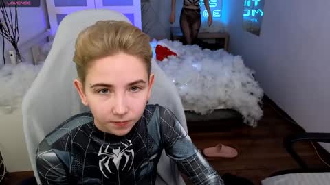 Snapshot of velvetvalkyries chatting on 29, 12, 2024 CLEOshort hair TIna long hair online show from 29, 12, 2024