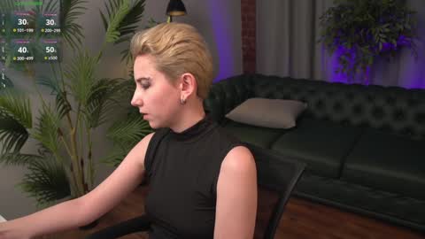 Snapshot of velvetvalkyries chatting on 14, 1, 2025 CLEOshort hair TIna long hair online show from 14, 1, 2025