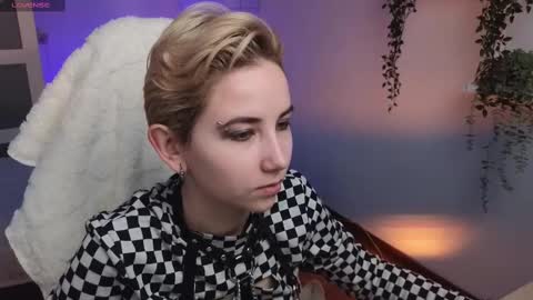 Snapshot of velvetvalkyries chatting on 9, 2, 2025 CLEOshort hair TIna long hair online show from 9, 2, 2025