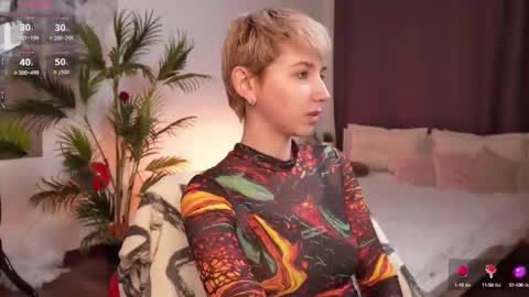 Snapshot of velvetvalkyries chatting on 16, 2, 2025 CLEOshort hair TIna long hair online show from 16, 2, 2025