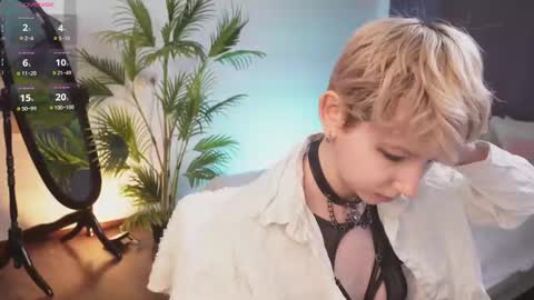 Snapshot of velvetvalkyries chatting on 19, 2, 2025 CLEOshort hair TIna long hair online show from 19, 2, 2025