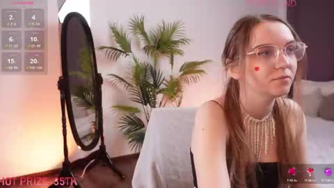 Snapshot of velvetvalkyries chatting on 23, 2, 2025 CLEOshort hair TIna long hair online show from 23, 2, 2025