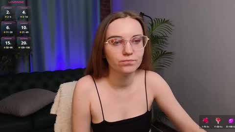 Snapshot of velvetvalkyries chatting on 2, 3, 2025 CLEOshort hair TIna long hair online show from 2, 3, 2025