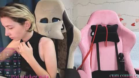 Snapshot of velvetvalkyries chatting on 14, 9, 2025 CLEOshort hair TIna long hair online show from 14, 9, 2025