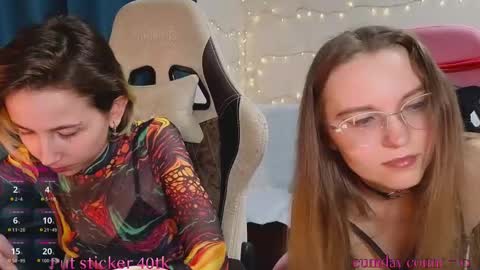 Snapshot of velvetvalkyries chatting on 22, 10, 2025 CLEOshort hair TIna long hair online show from 22, 10, 2025