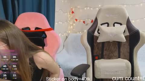 Snapshot of velvetvalkyries chatting on 19, 11, 2025 CLEOshort hair TIna long hair online show from 19, 11, 2025