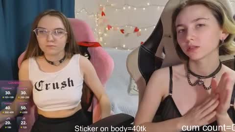 Snapshot of velvetvalkyries chatting on 21, 11, 2025 CLEOshort hair TIna long hair online show from 21, 11, 2025