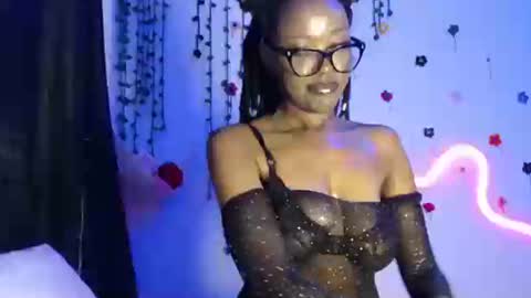 COCO XOXO online show from 7, 10, 2025