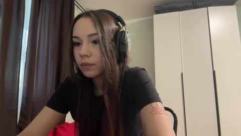 Snapshot of venessasatterwhite chatting on 19, 6, 2026 Milla online show from 19, 6, 2026