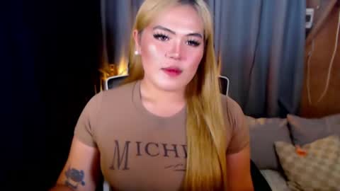 I am Colly Your mystery girl online show from 23, 7, 2026