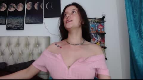 venusHelp me reach 100 like honey online show from 3, 3, 2025