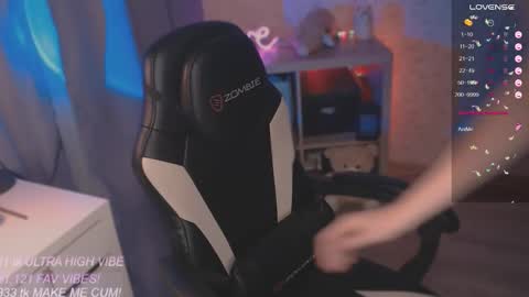 Snapshot of veronaaura chatting on 10, 9, 2025 Tiffany online show from 10, 9, 2025