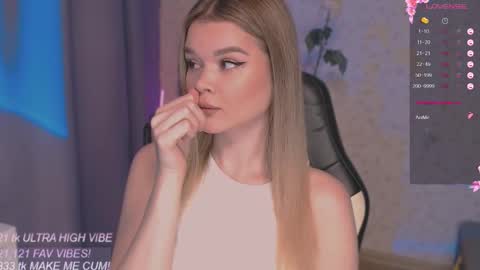 Snapshot of veronaaura chatting on 23, 11, 2025 Tiffany online show from 23, 11, 2025