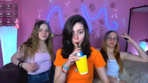 Snapshot of veronica_bubble chatting on 15, 5, 2026 Ronni online show from 15, 5, 2026
