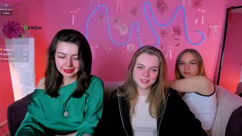Snapshot of veronica_bubble chatting on 18, 5, 2026 Ronni online show from 18, 5, 2026