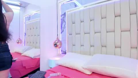 Veronica  online show from 7, 3, 2026