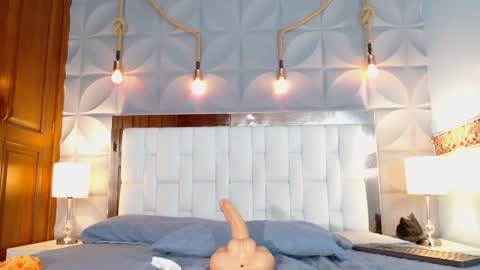 Veronica Robles online show from 4, 12, 2024