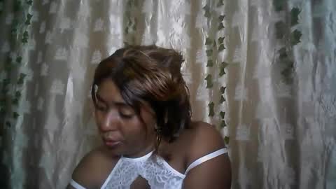 Snapshot of verronique1511 chatting on 17, 5, 2026 verronique1511 online show from 17, 5, 2026